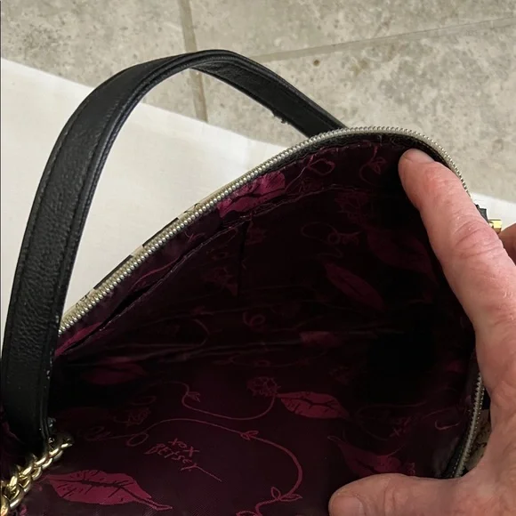 Betsey Johnson Black & White Striped Heart Stud Crossbody - Picture 10 of 10